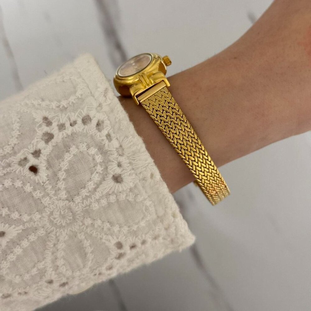 Sku:0380 gold mini watch‎ vintage vibe + in a gift box They fit any hand size - Picture 7 of 8